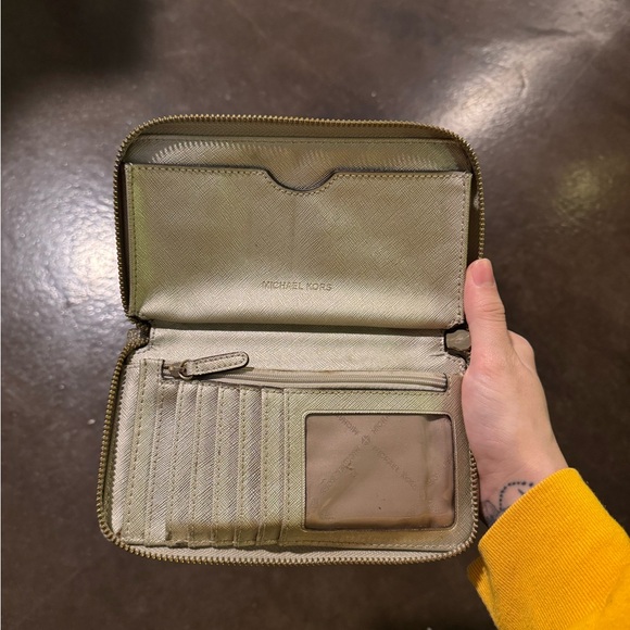 Michael Kors Zip Wallet - Picture 4 of 4